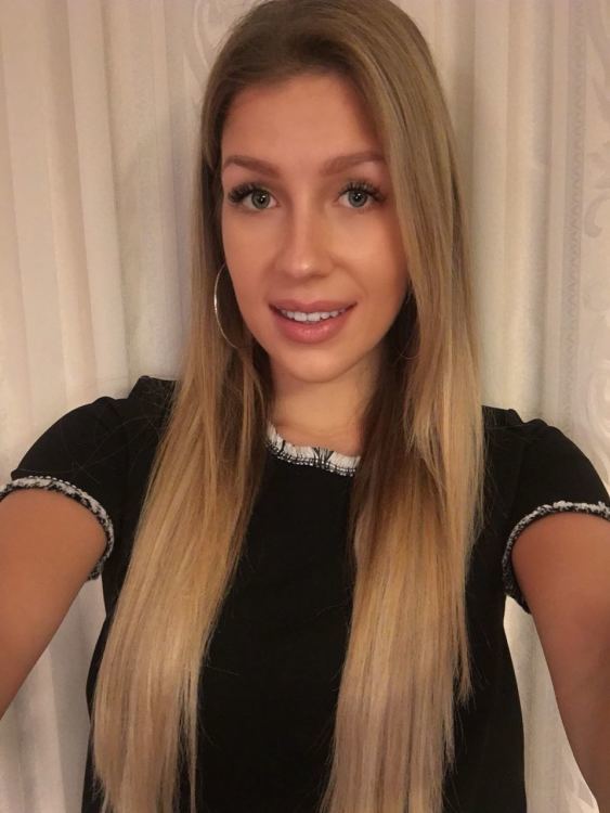 hostess Karolina, Studium: 